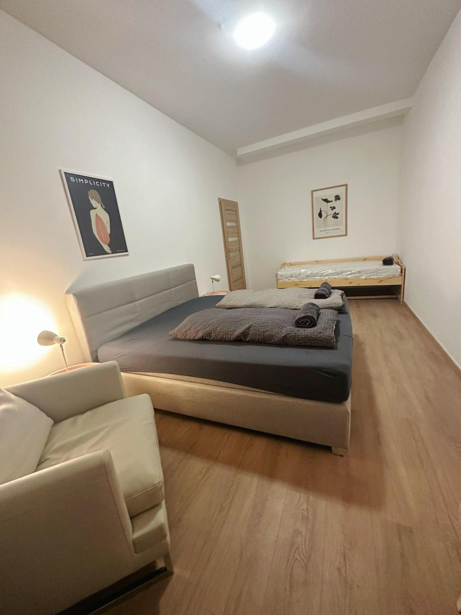 2Schlafenzimmer 5Betten Montuerwhonung Apartment Dusseldorf Exterior photo